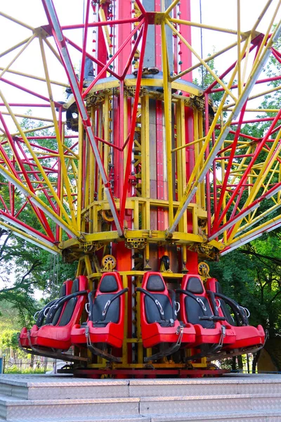 Röd Carousel Säten Park — Stockfoto