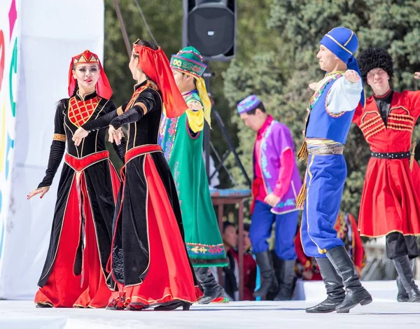 Shymkent Καζακστάν Μαΐου 2017 Χορευτές Στο Εθνικό Κοστούμια Των Λαών — Φωτογραφία Αρχείου