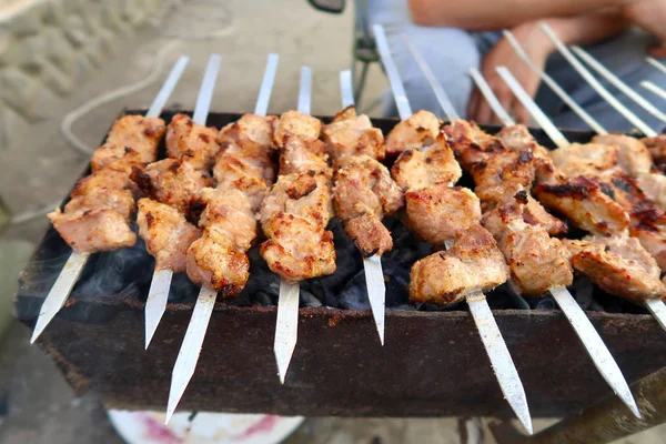 Espetos Carne Espetos São Cozidos Carvão Vegetal — Fotografia de Stock