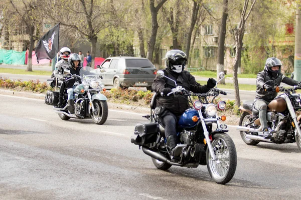 Shymkent, Kazakistan - 15 Şubat 2017: Motosiklet motorcu sezon açılış 15 Mart 2017 yılında Çimkent