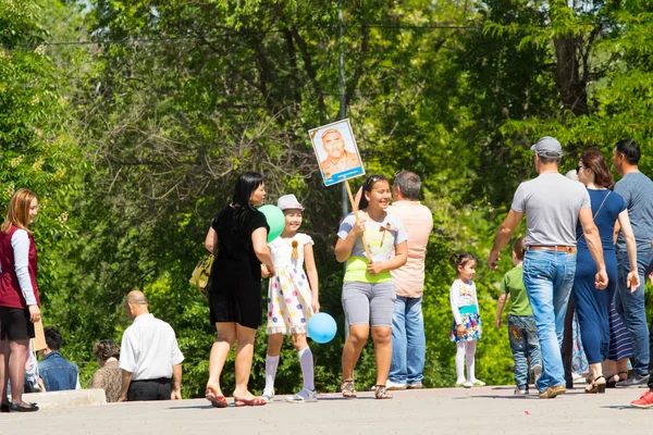 Shymkent Kazakhstan Mayo 2017 Regimiento Inmortal Festivales Populares Personas Fiesta — Foto de Stock