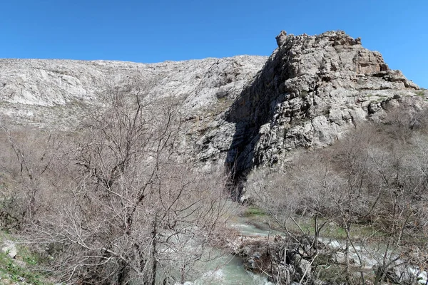 Montañas Piedras Colinas Prados Verdes Paisaje Primavera — Foto de Stock