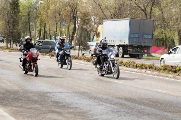 Shymkent, Kazakistan - 15 Şubat 2017: Motosiklet motorcu sezon açılış 15 Mart 2017 yılında Çimkent