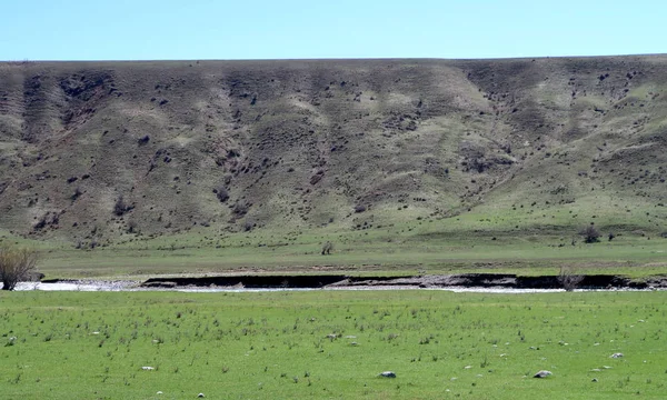 Montanhas Pedras Colinas Prados Verdes Paisagem Primavera — Fotografia de Stock