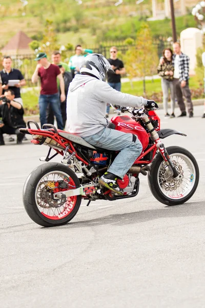 Shymkent, Kazakistan - 15 Şubat 2017: Motosiklet motorcu sezon açılış 15 Mart 2017 yılında Çimkent