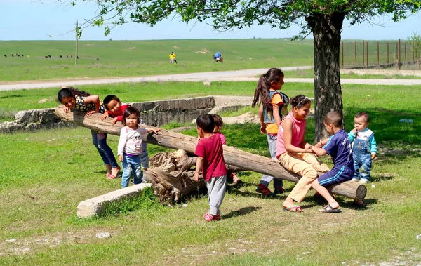 Kazakhstan Shymkent April 2017 Swing Rocker Little Children Play Street — Stock Photo, Image