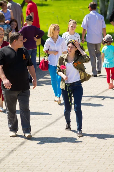 Shymkent, Kazakistan 9 Mayıs 2017: Ölümsüz alayı. Halk festivaller insan. Büyük Vatanseverlik Savaşı 1941-1945, Kızıl Ordu ve Sovyet halkının Zafer Bayramı.