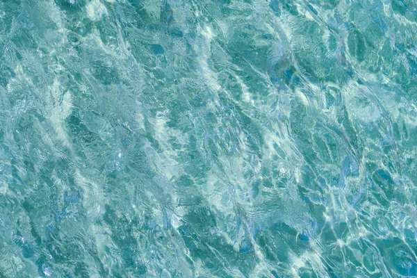 Su havuzu arka planda