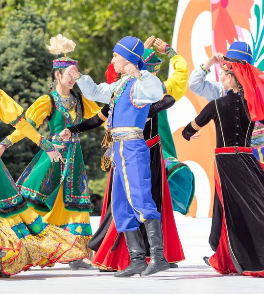 Shymkent Kazakhstan Maggio 2017 Ballerini Nei Costumi Nazionali Dei Popoli — Foto Stock