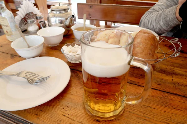 Taza Cerveza Mesa — Foto de Stock