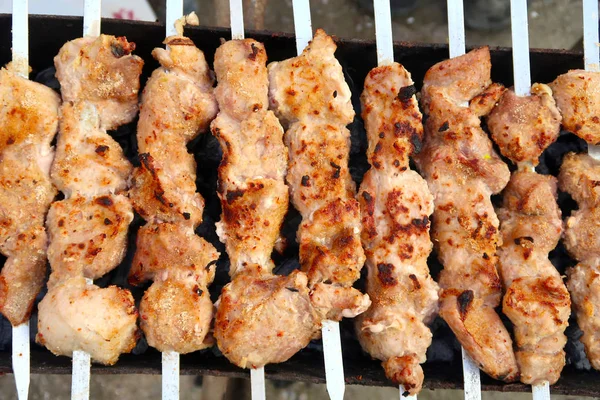 Carne Sugli Spiedini Gli Spiedini Sono Cotti Sul Carbone — Foto Stock