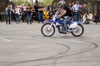 Shymkent, Kazakistan - 15 Şubat 2017: Motosiklet motorcu sezon açılış 15 Mart 2017 yılında Çimkent