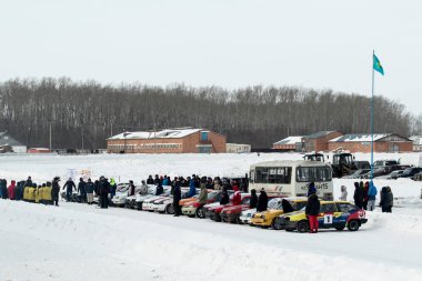 Petropavlovsk, Kazakistan - 6 Mart 2016: Fincan Urallar, Sibirya ve Kazakistan kış parça yarış. Yarış pisti Bishkul Kuzey Kazakistan 2016.
