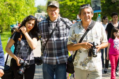 Shymkent, Kazakistan 9 Mayıs 2017: Ölümsüz alayı. Halk festivaller insan. Büyük Vatanseverlik Savaşı 1941-1945, Kızıl Ordu ve Sovyet halkının Zafer Bayramı.