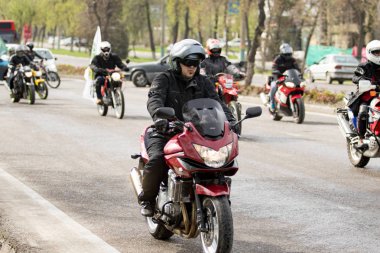 Shymkent, Kazakistan - 15 Şubat 2017: Motosiklet motorcu sezon açılış 15 Mart 2017 yılında Çimkent