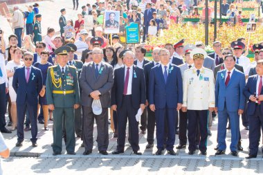 Shymkent, Kazakistan 9 Mayıs 2017: Ölümsüz alayı. Halk festivaller insan. Büyük Vatanseverlik Savaşı 1941-1945, Kızıl Ordu ve Sovyet halkının Zafer Bayramı.