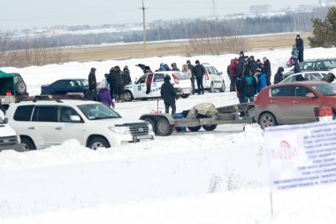 Petropavlovsk, Kazakistan - 6 Mart 2016: Fincan Urallar, Sibirya ve Kazakistan kış parça yarış. Yarış pisti Bishkul Kuzey Kazakistan 2016.