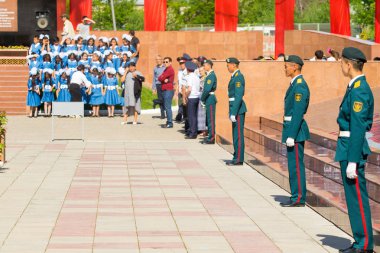 Shymkent, Kazakistan 9 Mayıs 2017: Ölümsüz alayı. Halk festivaller insan. Büyük Vatanseverlik Savaşı 1941-1945, Kızıl Ordu ve Sovyet halkının Zafer Bayramı.