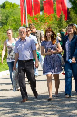 Shymkent, Kazakistan 9 Mayıs 2017: Ölümsüz alayı. Halk festivaller insan. Büyük Vatanseverlik Savaşı 1941-1945, Kızıl Ordu ve Sovyet halkının Zafer Bayramı.