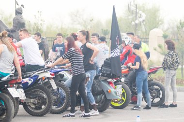 Shymkent, Kazakistan - 15 Şubat 2017: Motosiklet motorcu sezon açılış 15 Mart 2017 yılında Çimkent