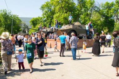 Shymkent, Kazakistan 9 Mayıs 2017: Ölümsüz alayı. Halk festivaller insan. Büyük Vatanseverlik Savaşı 1941-1945, Kızıl Ordu ve Sovyet halkının Zafer Bayramı.