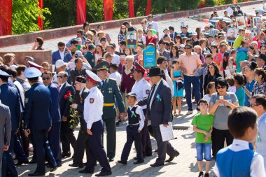 Shymkent, Kazakistan 9 Mayıs 2017: Ölümsüz alayı. Halk festivaller insan. Büyük Vatanseverlik Savaşı 1941-1945, Kızıl Ordu ve Sovyet halkının Zafer Bayramı.