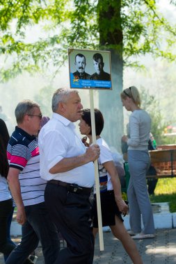 Shymkent, Kazakistan 9 Mayıs 2017: Ölümsüz alayı. Halk festivaller insan. Büyük Vatanseverlik Savaşı 1941-1945, Kızıl Ordu ve Sovyet halkının Zafer Bayramı.