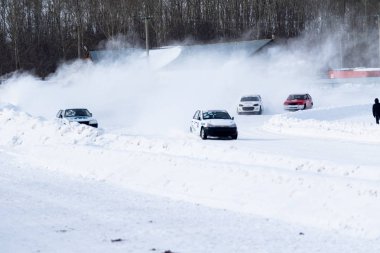 Petropavlovsk, Kazakistan - 6 Mart 2016: Fincan Urallar, Sibirya ve Kazakistan kış parça yarış. Yarış pisti Bishkul Kuzey Kazakistan 2016.