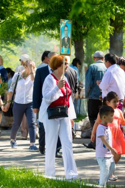 Shymkent, Kazakistan 9 Mayıs 2017: Ölümsüz alayı. Halk festivaller insan. Büyük Vatanseverlik Savaşı 1941-1945, Kızıl Ordu ve Sovyet halkının Zafer Bayramı.