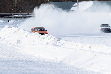 Petropavlovsk, Kazakistan - 6 Mart 2016: Fincan Urallar, Sibirya ve Kazakistan kış parça yarış. Yarış pisti Bishkul Kuzey Kazakistan 2016.