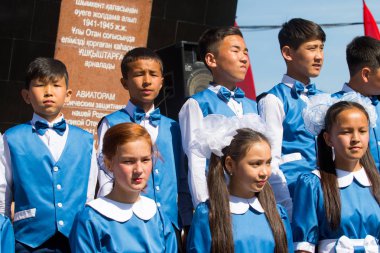 Shymkent, Kazakistan 9 Mayıs 2017: Ölümsüz alayı. Halk festivaller insan. Büyük Vatanseverlik Savaşı 1941-1945, Kızıl Ordu ve Sovyet halkının Zafer Bayramı.