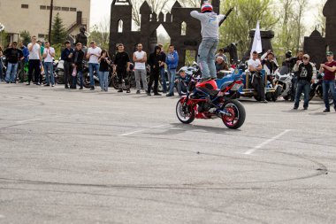 Shymkent, Kazakistan - 15 Şubat 2017: Motosiklet motorcu sezon açılış 15 Mart 2017 yılında Çimkent