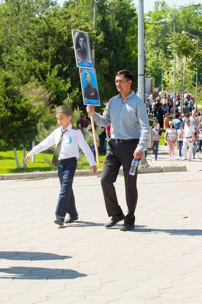 Shymkent Kazakhstan Mayo 2017 Regimiento Inmortal Festivales Populares Personas Fiesta — Foto de Stock