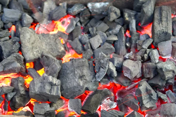 非常に熱い木炭クローズ アップ背景 — ストック写真