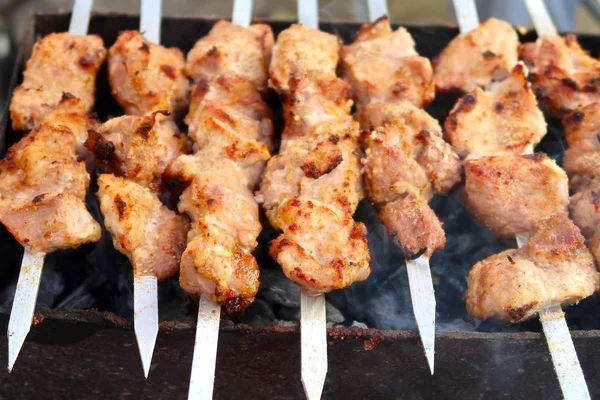 Espetos Carne Espetos São Cozidos Carvão Vegetal — Fotografia de Stock