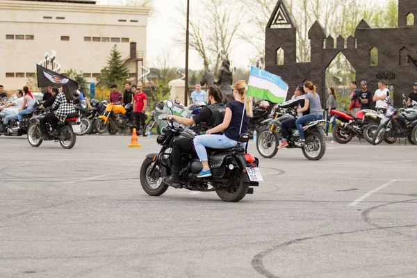 Shymkent, Kazakistan - 15 Şubat 2017: Motosiklet motorcu sezon açılış 15 Mart 2017 yılında Çimkent