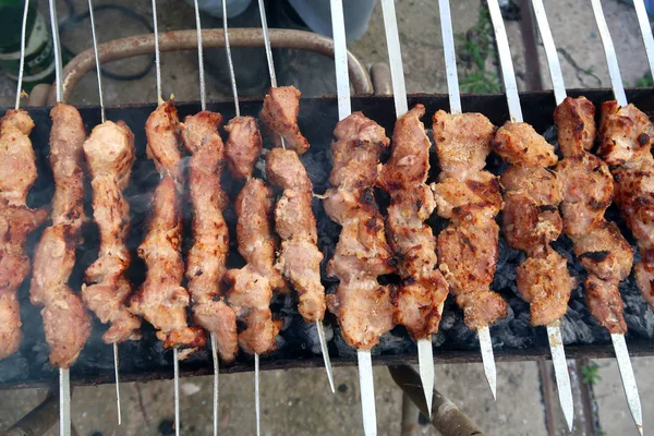 Viande Sur Brochettes Les Brochettes Sont Cuites Charbon Bois — Photo