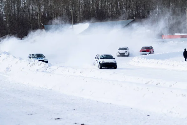 Petropavlovsk, Kazakistan - 6 Mart 2016: Fincan Urallar, Sibirya ve Kazakistan kış parça yarış. Yarış pisti Bishkul Kuzey Kazakistan 2016.