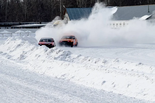 Petropavlovsk, Kazakistan - 6 Mart 2016: Fincan Urallar, Sibirya ve Kazakistan kış parça yarış. Yarış pisti Bishkul Kuzey Kazakistan 2016.