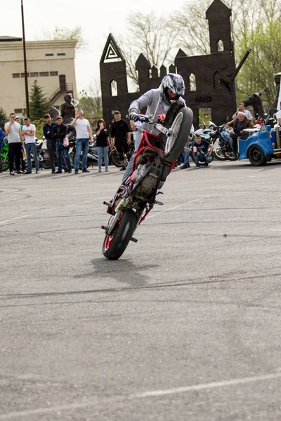 Shymkent, Kazakistan - 15 Şubat 2017: Motosiklet motorcu sezon açılış 15 Mart 2017 yılında Çimkent