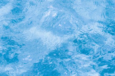 Su havuzu arka planda