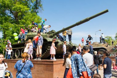 Shymkent, Kazakistan 9 Mayıs 2017: Ölümsüz alayı. Halk festivaller insan. Büyük Vatanseverlik Savaşı 1941-1945, Kızıl Ordu ve Sovyet halkının Zafer Bayramı.