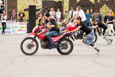 Shymkent, Kazakistan - 15 Şubat 2017: Motosiklet motorcu sezon açılış 15 Mart 2017 yılında Çimkent