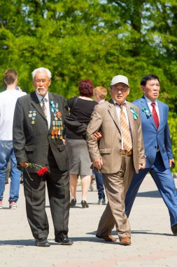 Shymkent, Kazakistan 9 Mayıs 2017: Ölümsüz alayı. Halk festivaller insan. Büyük Vatanseverlik Savaşı 1941-1945, Kızıl Ordu ve Sovyet halkının Zafer Bayramı.