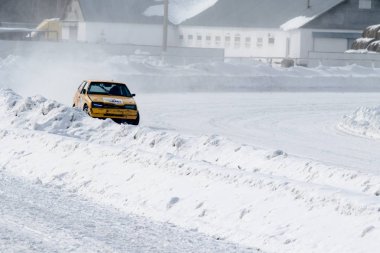 Petropavlovsk, Kazakistan - 6 Mart 2016: Fincan Urallar, Sibirya ve Kazakistan kış parça yarış. Yarış pisti Bishkul Kuzey Kazakistan 2016.