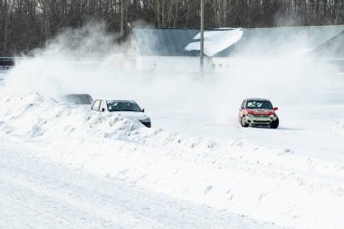 Petropavlovsk, Kazakistan - 6 Mart 2016: Fincan Urallar, Sibirya ve Kazakistan kış parça yarış. Yarış pisti Bishkul Kuzey Kazakistan 2016.