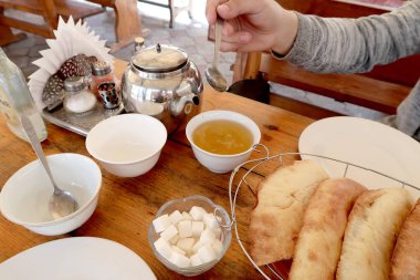 Yeşil çay bir çaydanlık