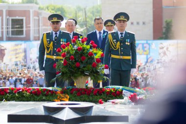 Shymkent, Kazakistan 9 Mayıs 2017: Ölümsüz alayı. Halk festivaller insan. Büyük Vatanseverlik Savaşı 1941-1945, Kızıl Ordu ve Sovyet halkının Zafer Bayramı.