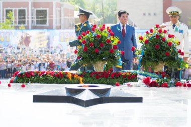 Shymkent, Kazakistan 9 Mayıs 2017: Ölümsüz alayı. Halk festivaller insan. Büyük Vatanseverlik Savaşı 1941-1945, Kızıl Ordu ve Sovyet halkının Zafer Bayramı.