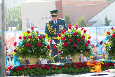 Shymkent, Kazakistan 9 Mayıs 2017: Ölümsüz alayı. Halk festivaller insan. Büyük Vatanseverlik Savaşı 1941-1945, Kızıl Ordu ve Sovyet halkının Zafer Bayramı.